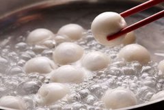 Ԫ������������ Ԫ������Բ�Ĳ�ͬΪʲôԪ��Ҫҡ����