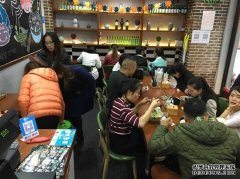 �����ϰ���ܲ�֪�����յ�Ӫ�����ɣ��ú���������λ�˿͵����š�