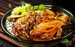 �׼������ۼ��˶���Ǯ