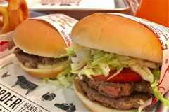 FATBURGER�ظ��ͺ������˷Ѷ���Ǯ