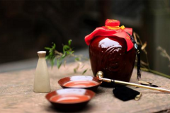 ���˰׾Ƶľ�Ӫ��ô��