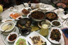 �Ϸ�®��̫̫���˷Ѷ���Ǯ