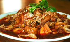 ����±����ռ��˶���Ǯ